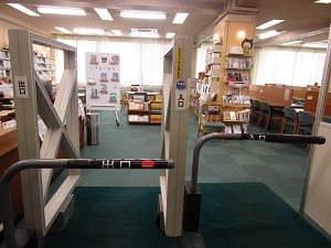 図書館出入口